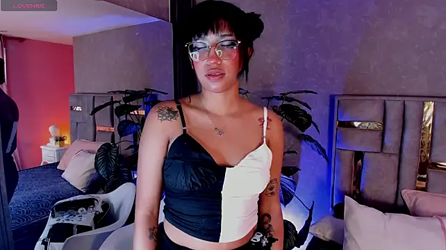 Karin_Ks Adlı Modelin Canlı XXX Sohbeti