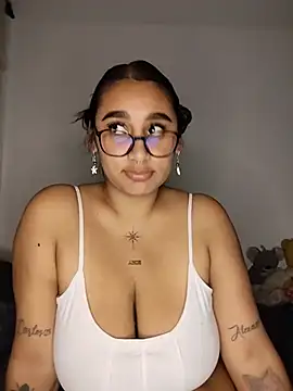 Mia_skyy18's Webcam Show