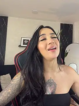 EmmyEvans1 Adlı Modelin Canlı XXX Sohbeti