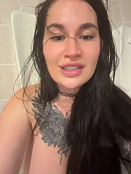 Show de TattooGirlAlia na webcam