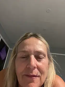 Blondnboujee53's Webcam Show