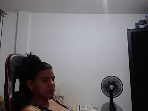 Adriana_0312's Live XXX Chat