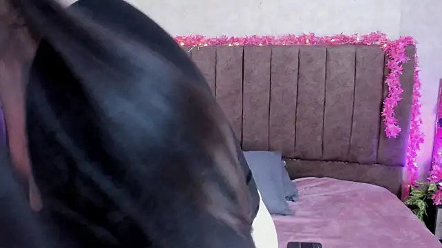XXX chat uživo modela Emily_Roussee