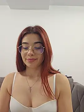 RedHeadFoxy's Live XXX Chat