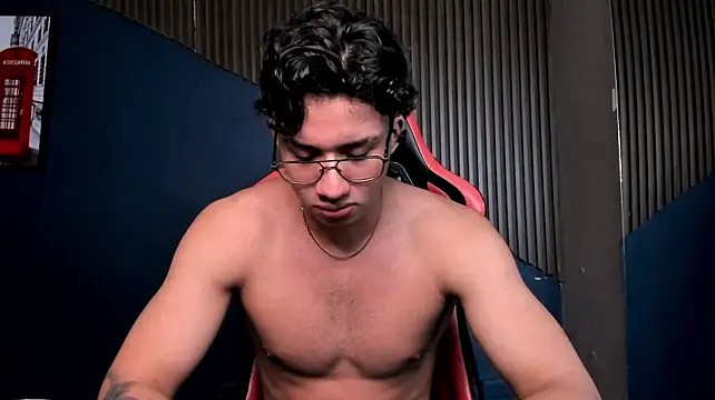 Axxel_Muscle Adlı Modelin Web Kamerası Şovu