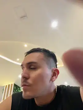adam-rivera Show Webcam