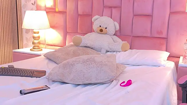 Chat +18 de TatiFerrerr ao vivo