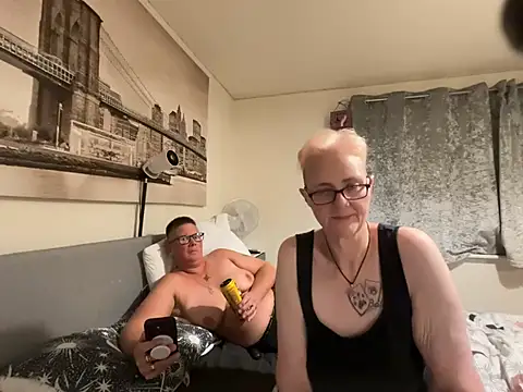 Curvy-Jinx's Live XXX Chat