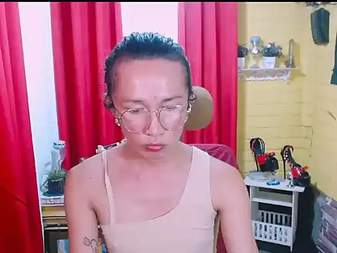 wildprettyNikkixx 网络视讯表演