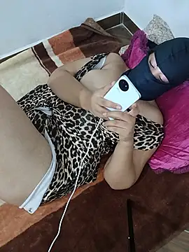 Mahira-22's Live XXX Chat