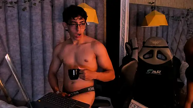 แชท XXX สดของ JuliaanRoss
