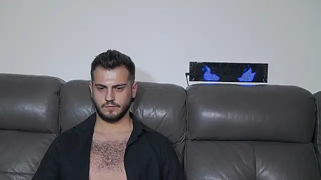 CrazyDom1: διαδικτυακό σόου στην κάμερα