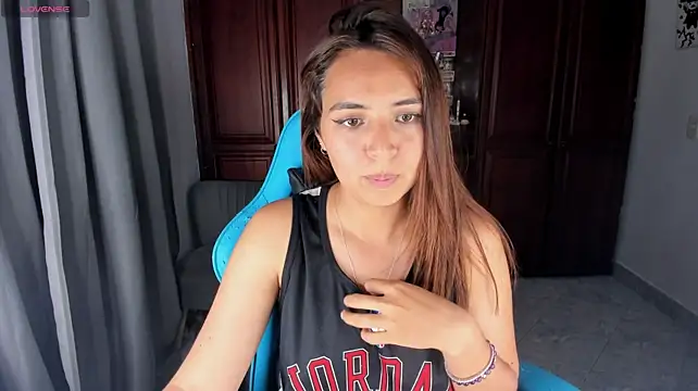 צ'אט XXX בשידור חי של Nicole_Ss