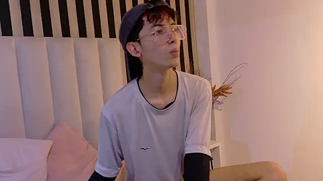 Twink_Sebas7 XXX чат на живо