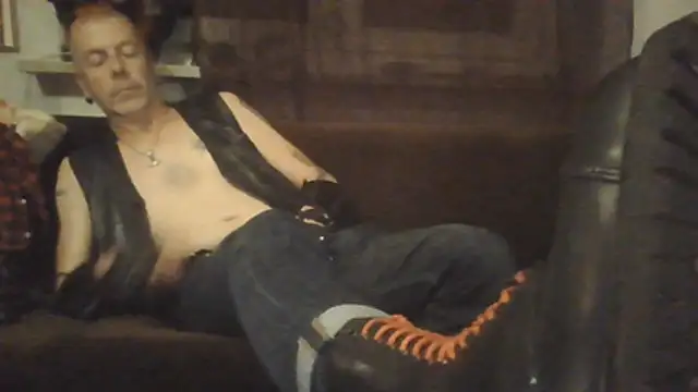 SHARPSkinhead webkamerás műsora
