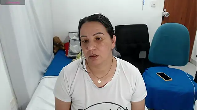 LAURA_Foxht XXX чат на живо