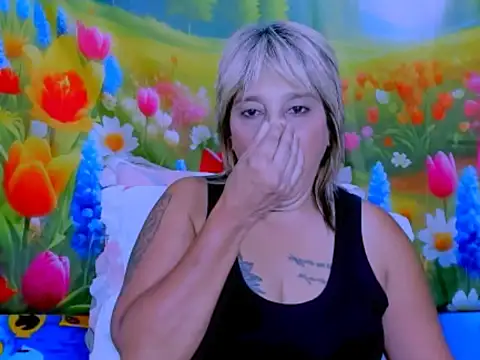 Chat +18 de indianroxy ao vivo