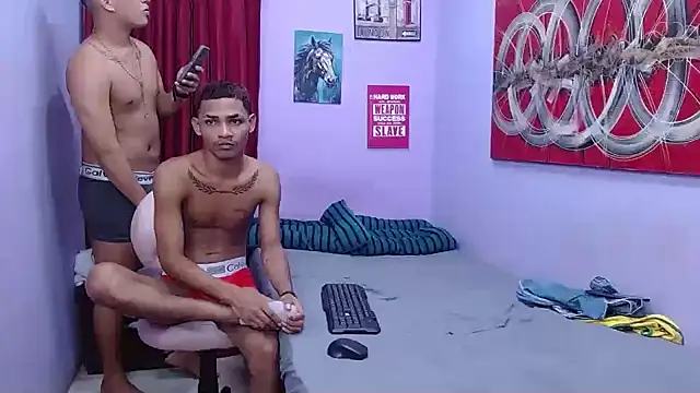 Chat +18 de black_twinks ao vivo