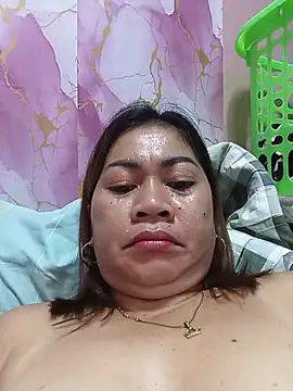 SweetChubbyMommy_02's Live XXX Chat