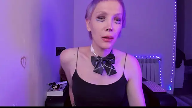 Lyricca: вебкам-шоу