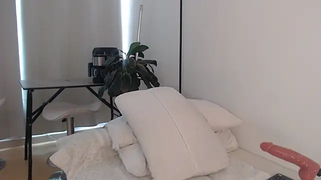 MIYESSI Live XXX Chat