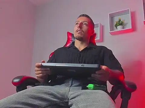 XXX chat uživo modela Master_Orioon