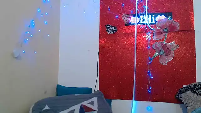 צ'אט XXX בשידור חי של liliimilf