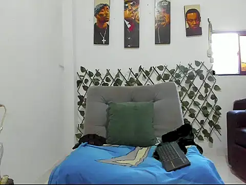 Chatroom XXX en direct de Latins_Boss