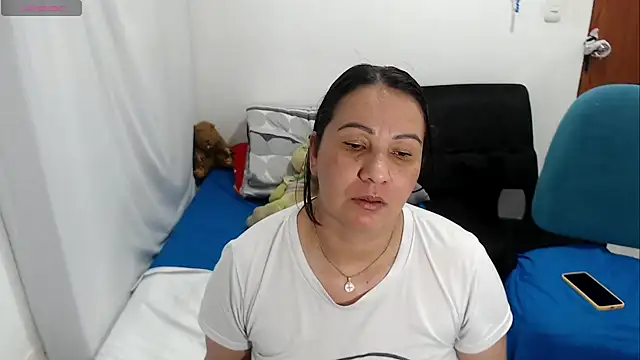 LAURA_Foxht Adlı Modelin Canlı XXX Sohbeti