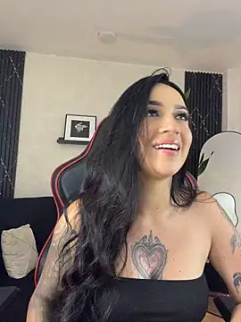 EmmyEvans1 Adlı Modelin Canlı XXX Sohbeti