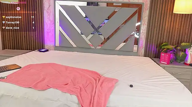 Littlee_Noemi Adlı Modelin Canlı XXX Sohbeti