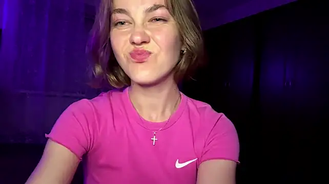 FlirtyDolly: вебкам-шоу