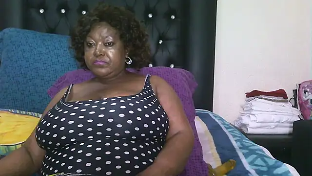 Chat +18 de GAIGANTICBOOBS ao vivo