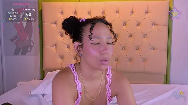 EmmaLawrence_ XXX чат на живо