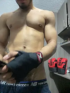 Taylor_DiamondBoy élő XXX-chatje