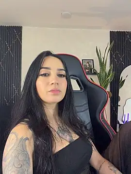 EmmyEvans1's Live XXX Chat