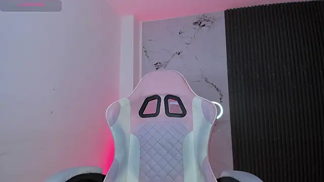 Chloemuaak's Live XXX Chat