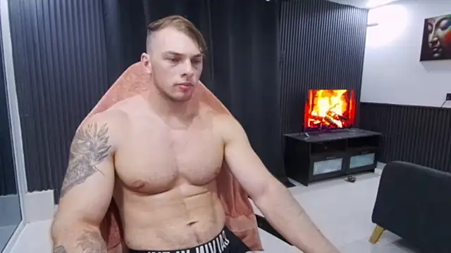 Show modela YourHotGreg na web-kameri