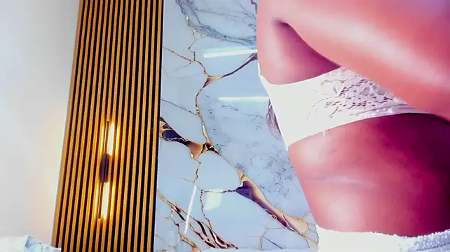 mia_pinedaのライブXXXチャット
