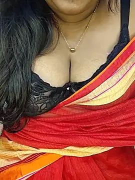 Chat +18 de Curvy_Pooja ao vivo