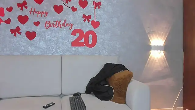 Chat +18 de Lucia_jane ao vivo