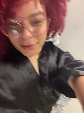 צ'אט XXX בשידור חי של Leyah__