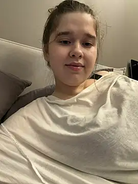 HornyGirlH Webcam Show