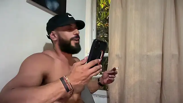 romeolovedark Adlı Modelin Canlı XXX Sohbeti