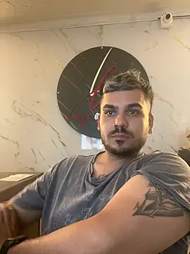 הופעת וובקאם של LatinBearX