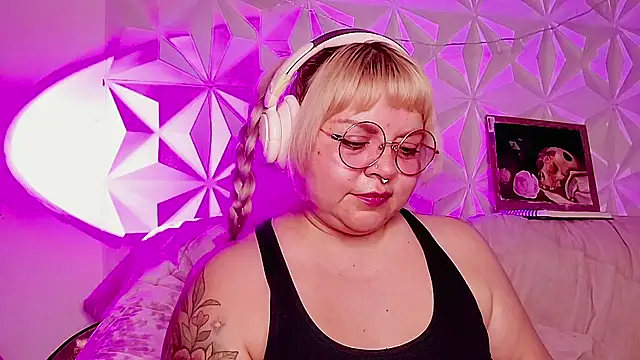 Chat +18 de Satyn_doll ao vivo