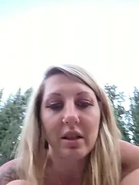 SheIsSomething Chat XXX live