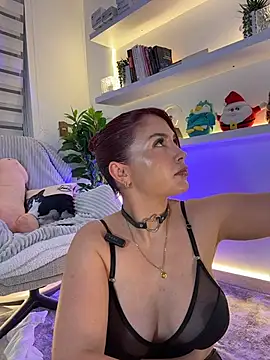 zafiro_mo0n Adlı Modelin Canlı XXX Sohbeti
