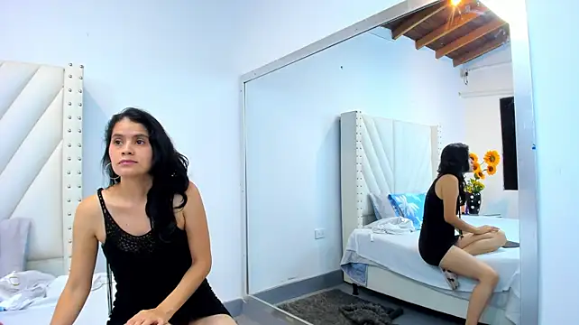 XXX chat uživo modela Paulynavera