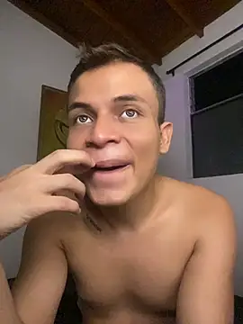 Pertunjukan Kamera Web _Leo_Boy